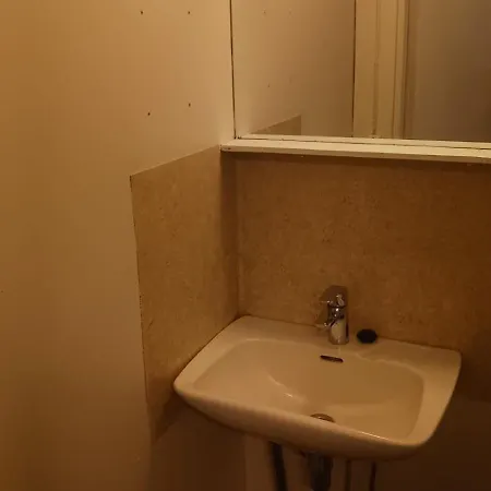 Διαμέρισμα Cozy Economy For 2 Persons At The Shopping Area *